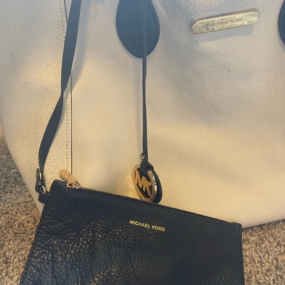 Michael Kors two totes in one reversible open tote with matching wristlet - Picture 7 of 13